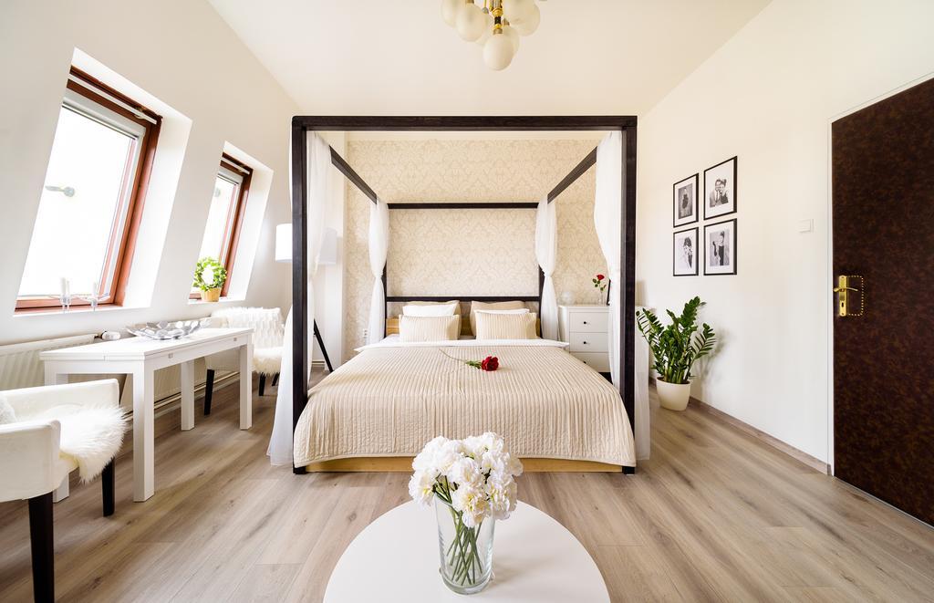 A/C + Terrace Breakfast At Tiffany'S Apartment Praha Bagian luar foto